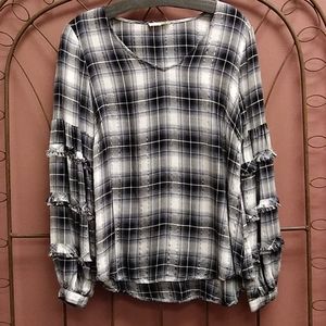 🎀💰 2/$30 Jane and Delancey Top Size Large